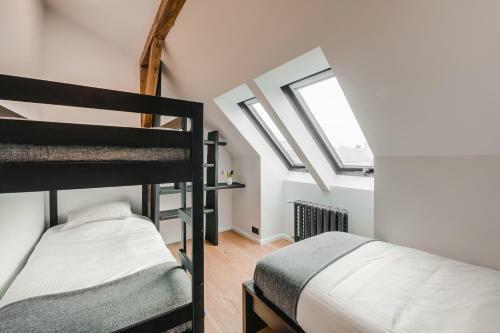 Apartamento Big Design Apt - Sleeps 12 - Best Location