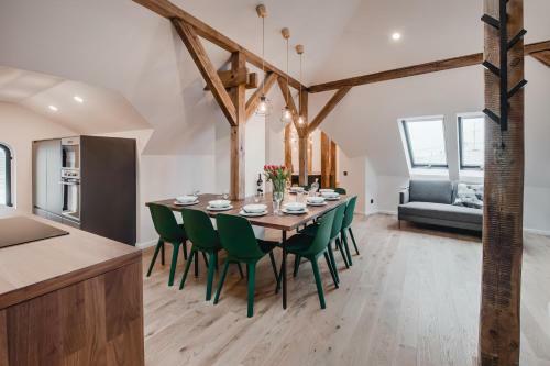 Apartamento Big Design Apt - Sleeps 12 - Best Location
