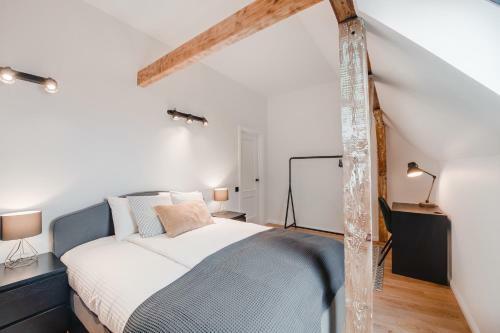 Apartamento Big Design Apt - Sleeps 12 - Best Location