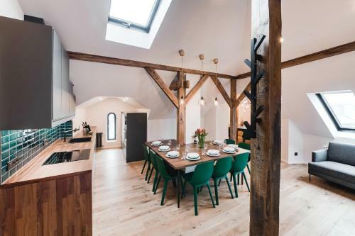 Apartamento Big Design Apt - Sleeps 12 - Best Location