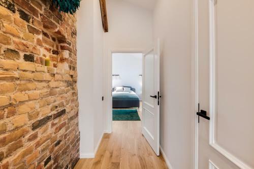 Apartamento Big Design Apt - Sleeps 12 - Best Location