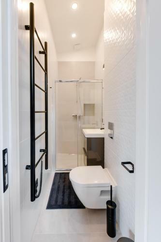 Apartamento Big Design Apt - Sleeps 12 - Best Location