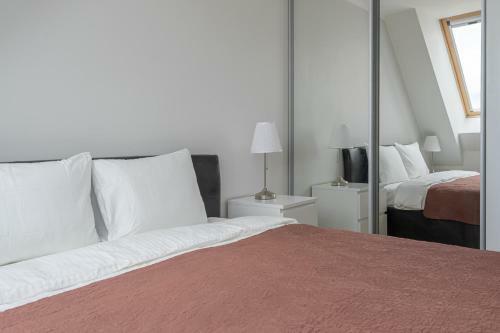 Premium 2-story Penthouse Apartment + Terrace