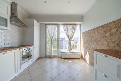 Premium 2-story Penthouse Apartment + Terrace