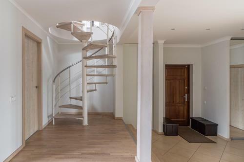 Premium 2-story Penthouse Apartment + Terrace