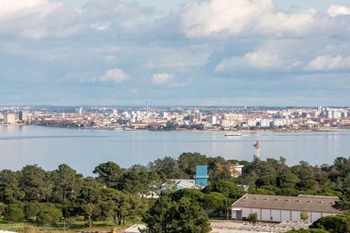 Cristo Rei Apartment - Great Views And Free Parking