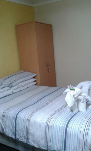 Hostal Seasons 24 Guest House