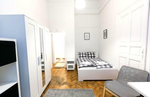 Hostal Cornerstone Visit