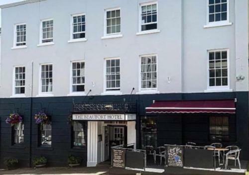 Hostal The Beaufort Hotel