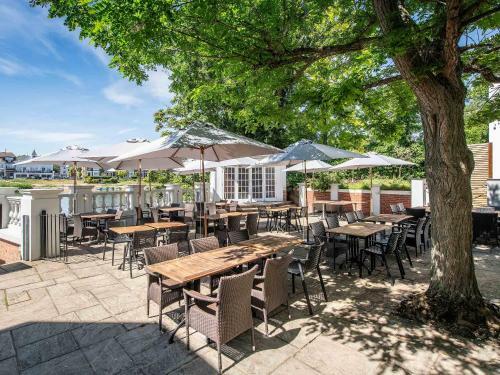 Carlton Mitre Hotel