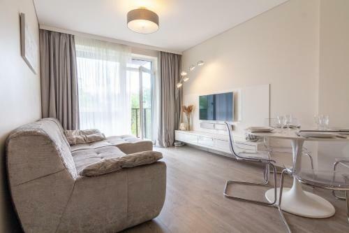 Sea Whisper Apartment, By Cohost