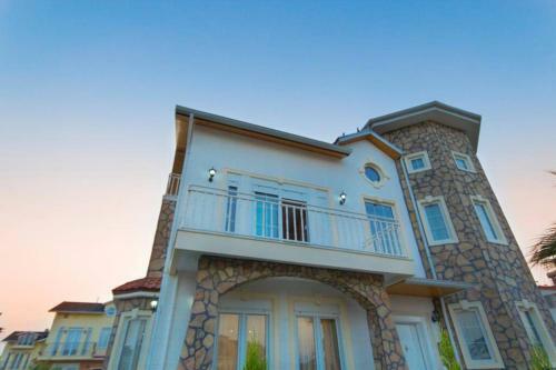 Ayl Villa