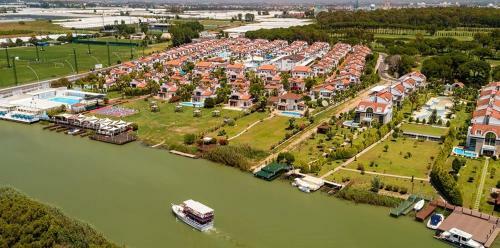 Fun&sun Luxury River Villa With Amazing Landscape