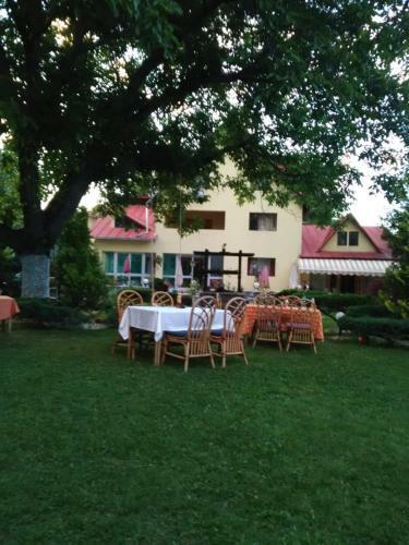 Hostal Lis House