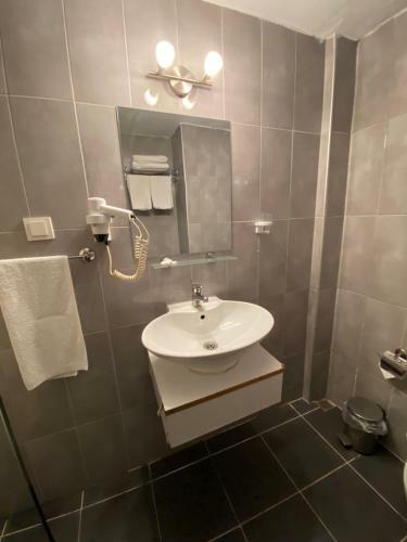 Los Marin But?k Hotel