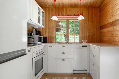 Modernly Furnished Cottage