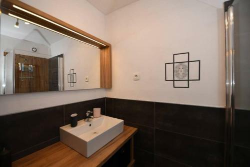 Apartamento ? 5 Min. Walk To Beach, Queen Bed+sofa, Ac, Garage