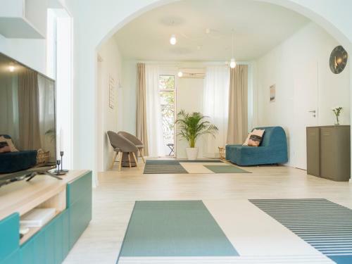 Spacious & Quiet - City Center - 2br Apartment