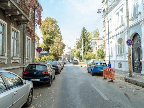 Spacious & Quiet - City Center - 2br Apartment