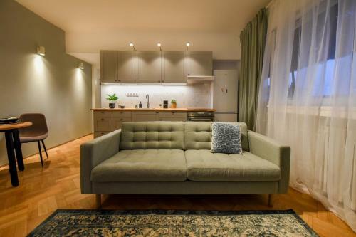 Marble & Pastels - Homey Central Apartment