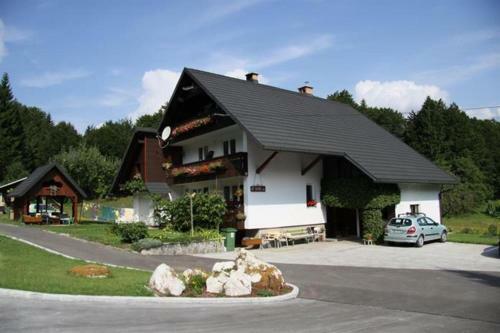 Hostal Apartments And Rooms Cerkovnik
