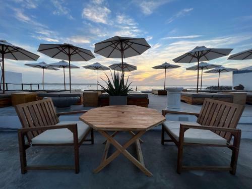Hotel Wala Beach Club