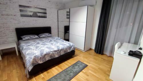 House Of Mac Apartments