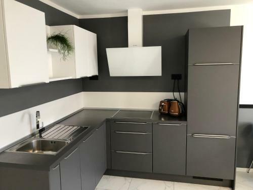 Hostal Apartment And Room Aria