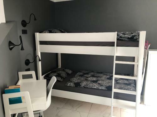 Hostal Apartment And Room Aria