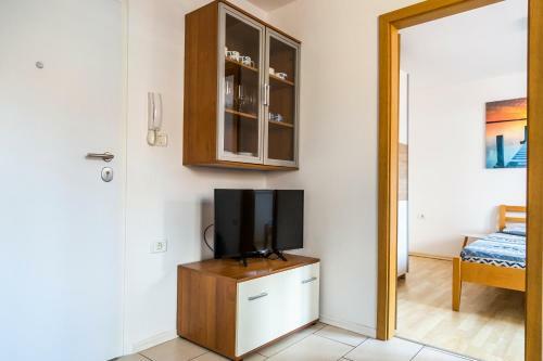 Sunny Old Town Apartment