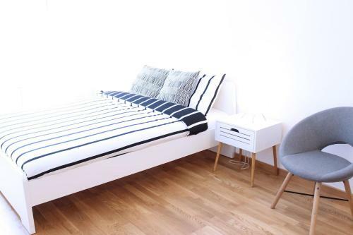 New Central Light Apartment With Private Parking