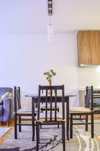 Ema Apartment / Quiet, Lovely And Cozy