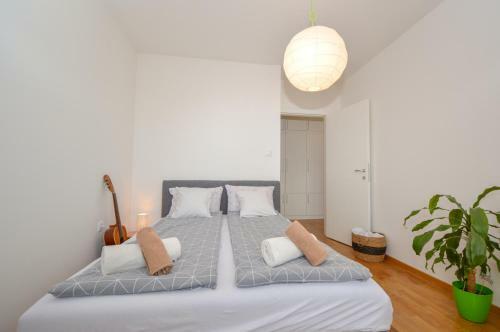 Shine24 - Spacious And Bright Apartment - New