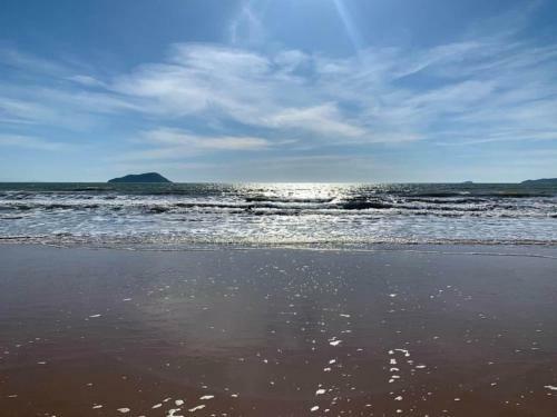 Casa De Praia Com Churrasqueira Privativa E Piscina