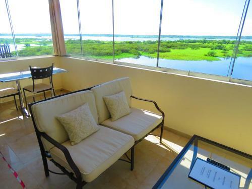 Boulevard 251 Riverside Apartments
