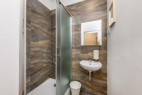 Albergue Royal Rooms***