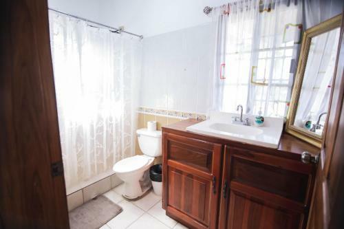 Rustic Guesthouse Near The Beach - 5 Min Drive