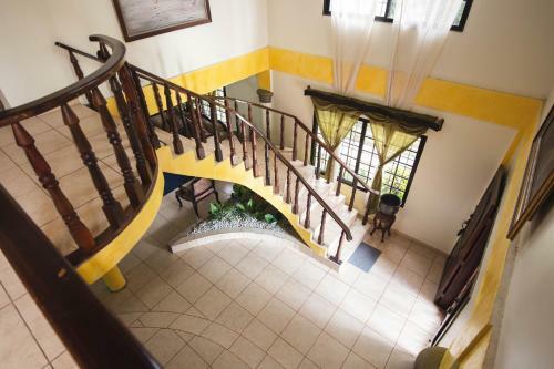 Rustic Guesthouse Near The Beach - 5 Min Drive