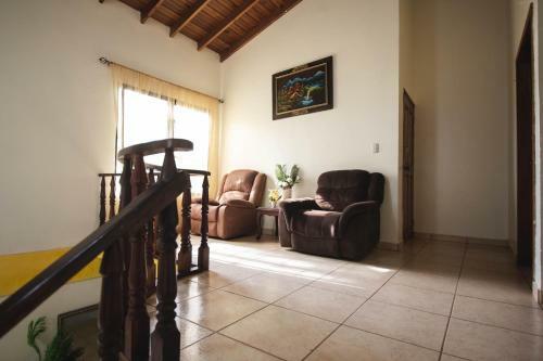 Rustic Guesthouse Near The Beach - 5 Min Drive
