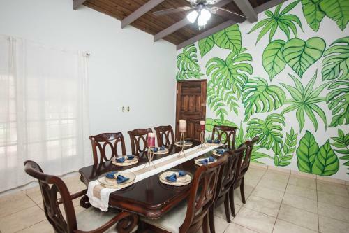 Rustic Guesthouse Near The Beach - 5 Min Drive