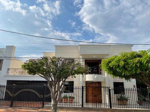 Casa Blanca Incre�ble (casa Completa)