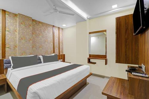 Collection O 84057 Hotel Grand