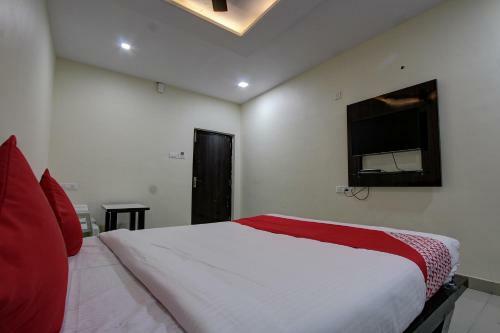 Collection O 38566 Mk Hotel And Lodge