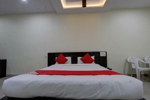 Collection O 38566 Mk Hotel And Lodge