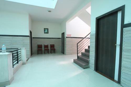 Hotel Oyo 28473 Skg Comforts