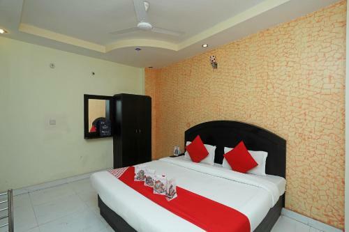 Oyo 24274 Hotel Neel Ganga