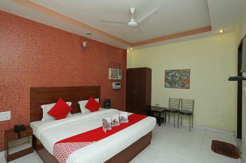 Oyo 24274 Hotel Neel Ganga
