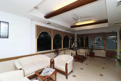 Oyo 29788 Hotel Tushar Palace