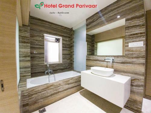 Hotel Grand Parivaar