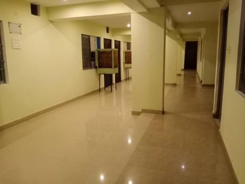 S S Hotel And Restaurant By Wb Economy